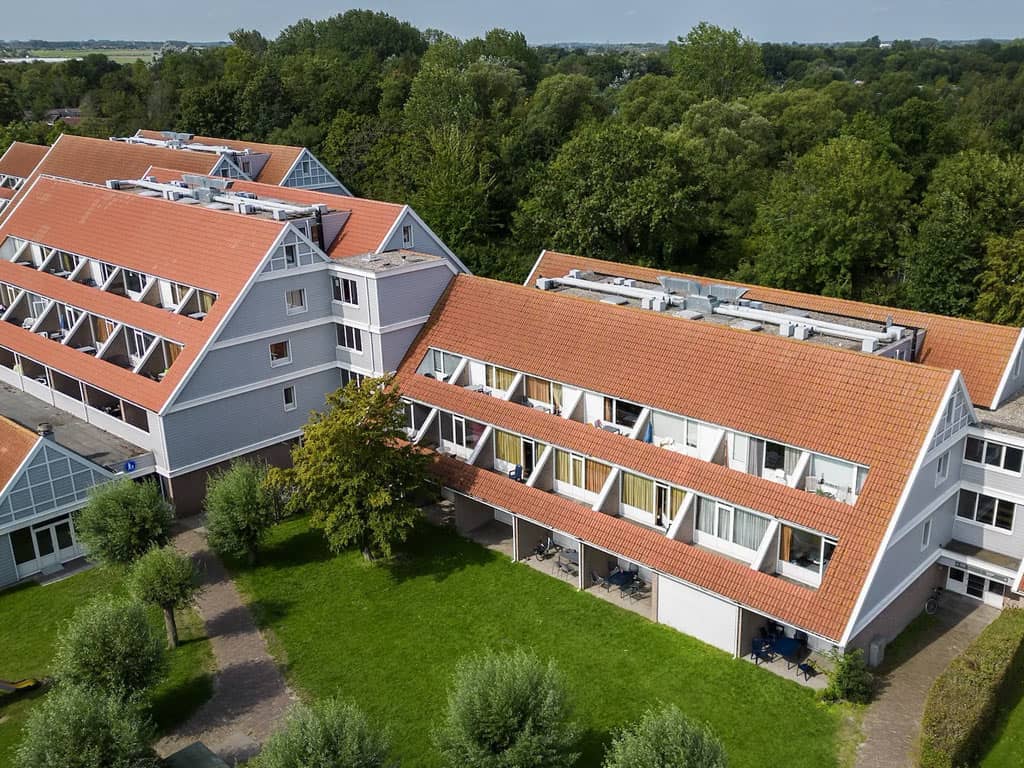 Impressie van het complex met appartement Robijn 12 voor 12 personen op Summio Parc Aquadelta in Bruinisse