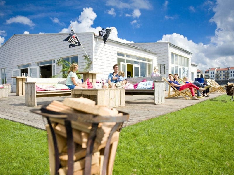 Lekker bijkomen op het terras op het park