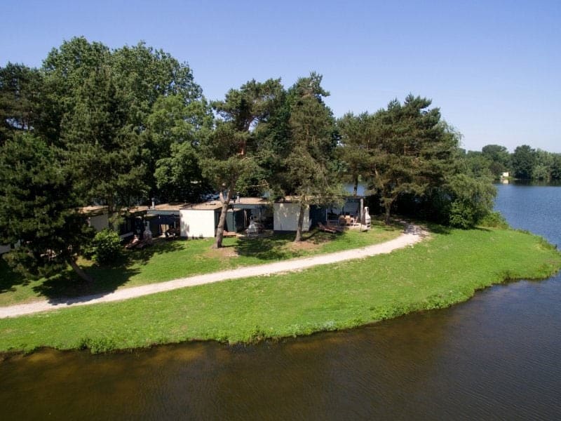 Impressie van een aantal cottages op De Huttenheugte