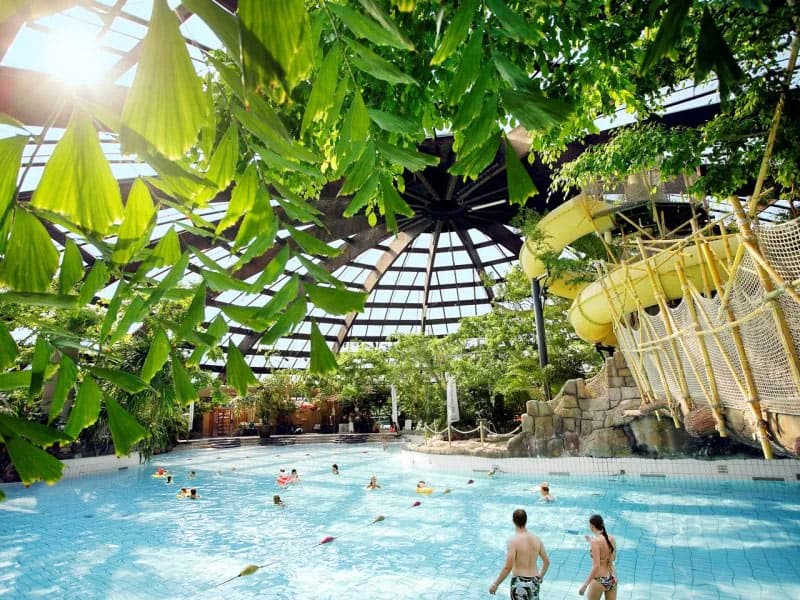 Impressie van het zwembad op Center Parcs De Huttenheugte in Dalen