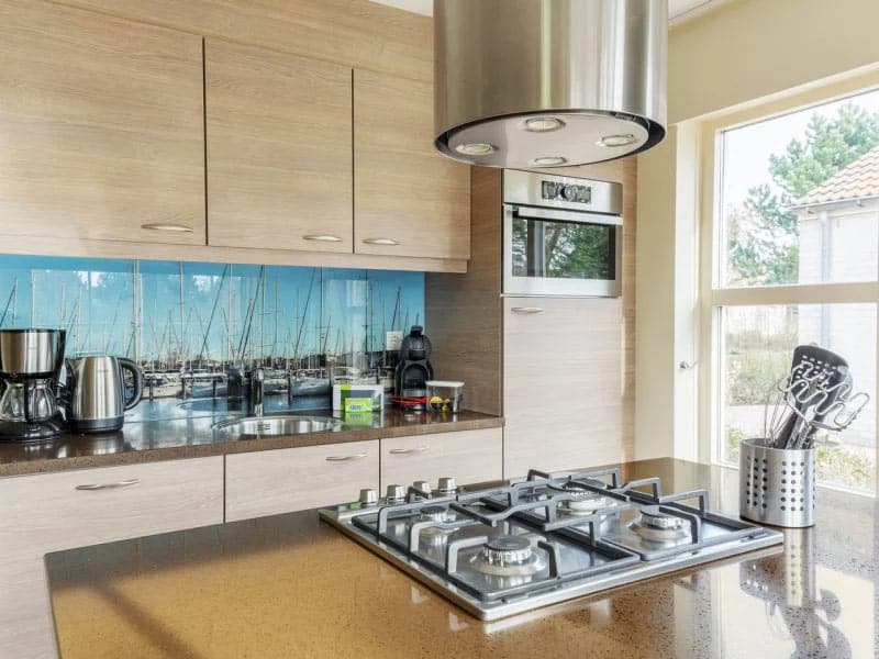 Impressie van de keuken in het luxe 4-persoons huisje met sauna op Port Zelande