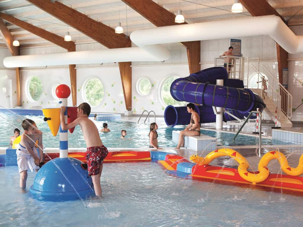 Impressie van het zwembad op Landal Waterparc Veluwemeer in Biddinghuizen