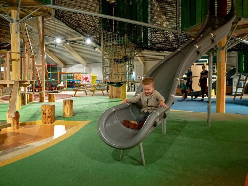 Indruk van het indoor speelparadijs op het park