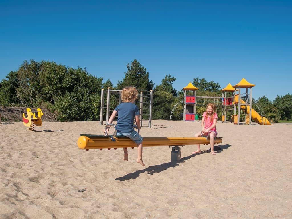 Impressie van de speeltuin op Landal Beach Resort Ooghduyne