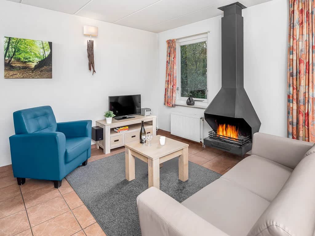 Impressie van de woonkamer in de 5-persoons bungalow DS5 op Summio Bungalowpark Het Drentse Wold