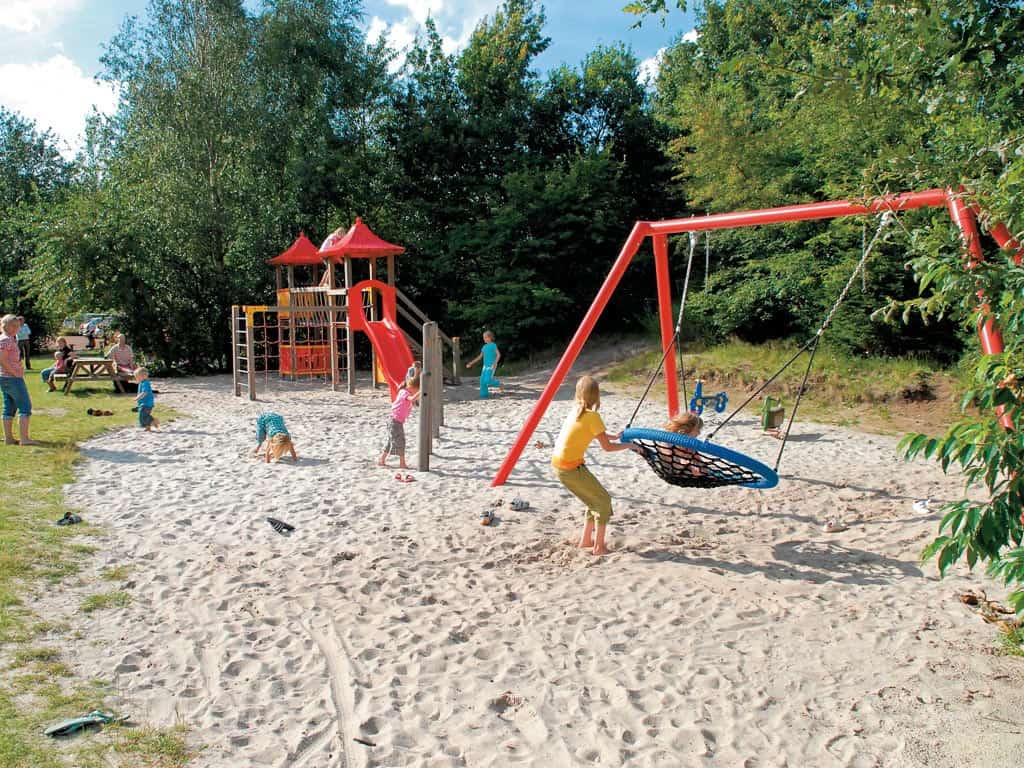 Impressie van een speeltuin op Summio Bungalowpark Het Drentse Wold in Hoogersmilde