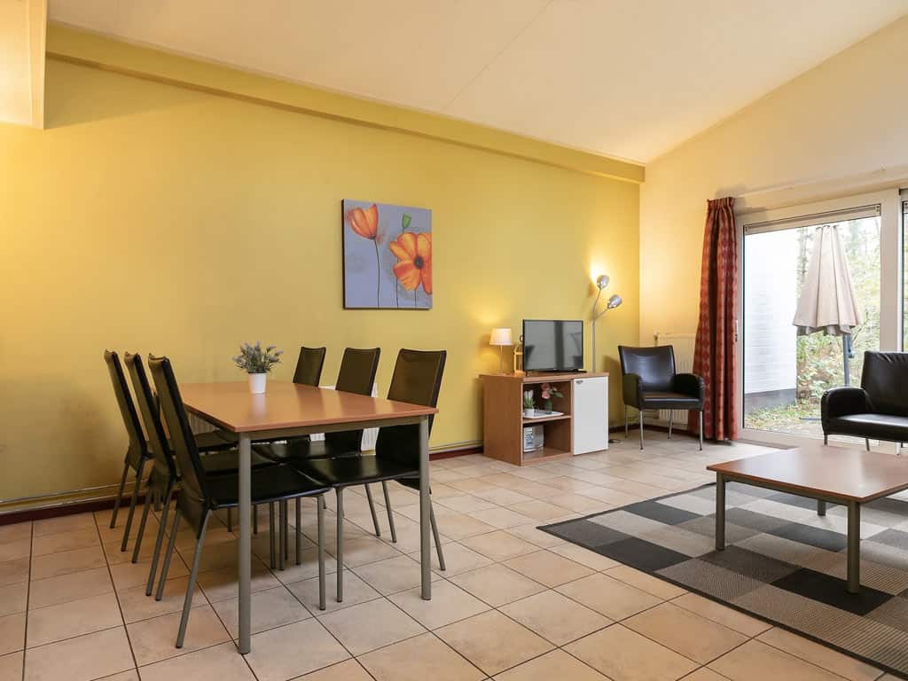 Impressie van de inrichting van de 6-persoons bungalow 6B op vakantiepark Summio Parcs de Berkenhorst