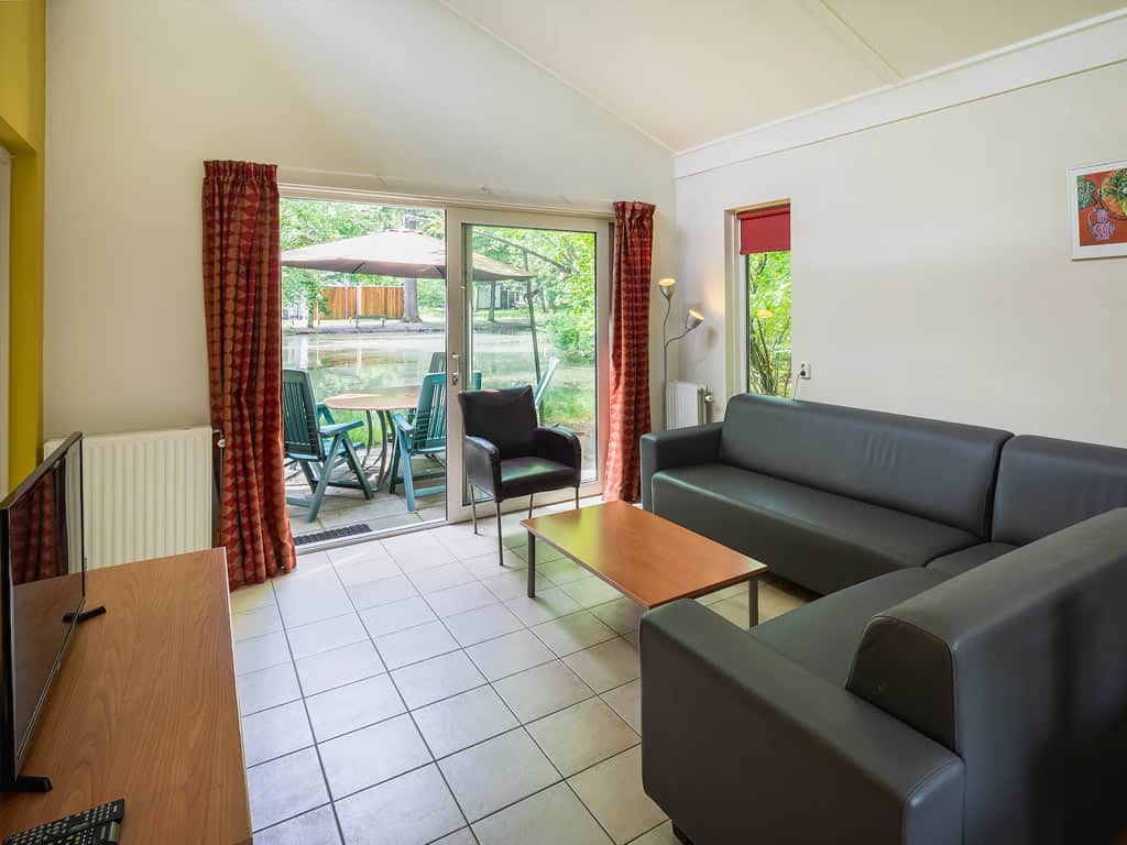 Impressie van de inrichting van de 6-persoons bungalow 6C op vakantiepark Summio Parcs de Berkenhorst