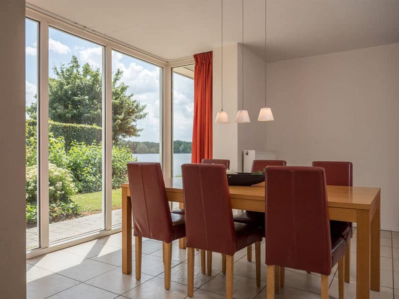 Impressie van de eethoek in deze vakantiewoning voor 6 personen op Boschmolenplas