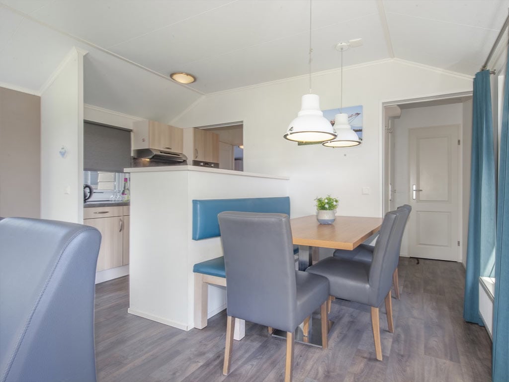 Impressie van het interieur van het 6-persoons chalet Stern 6 op Vakantiepark Giethoorn