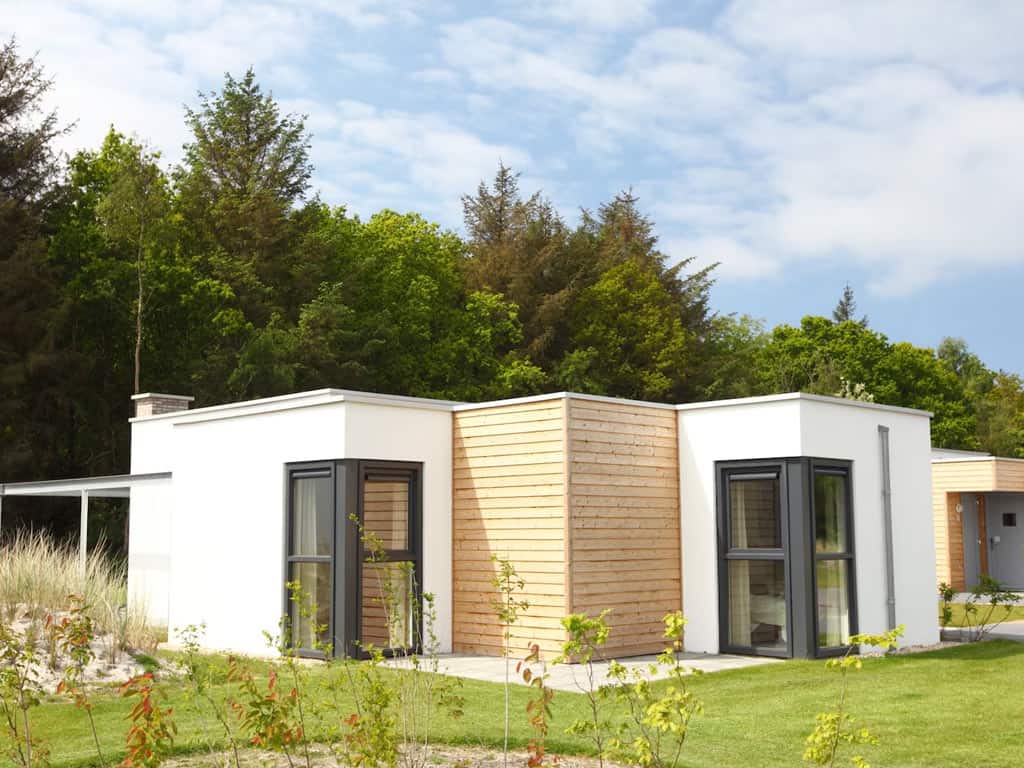Impressie van enkele chalets op Roompot Kustpark Texel in de Koog