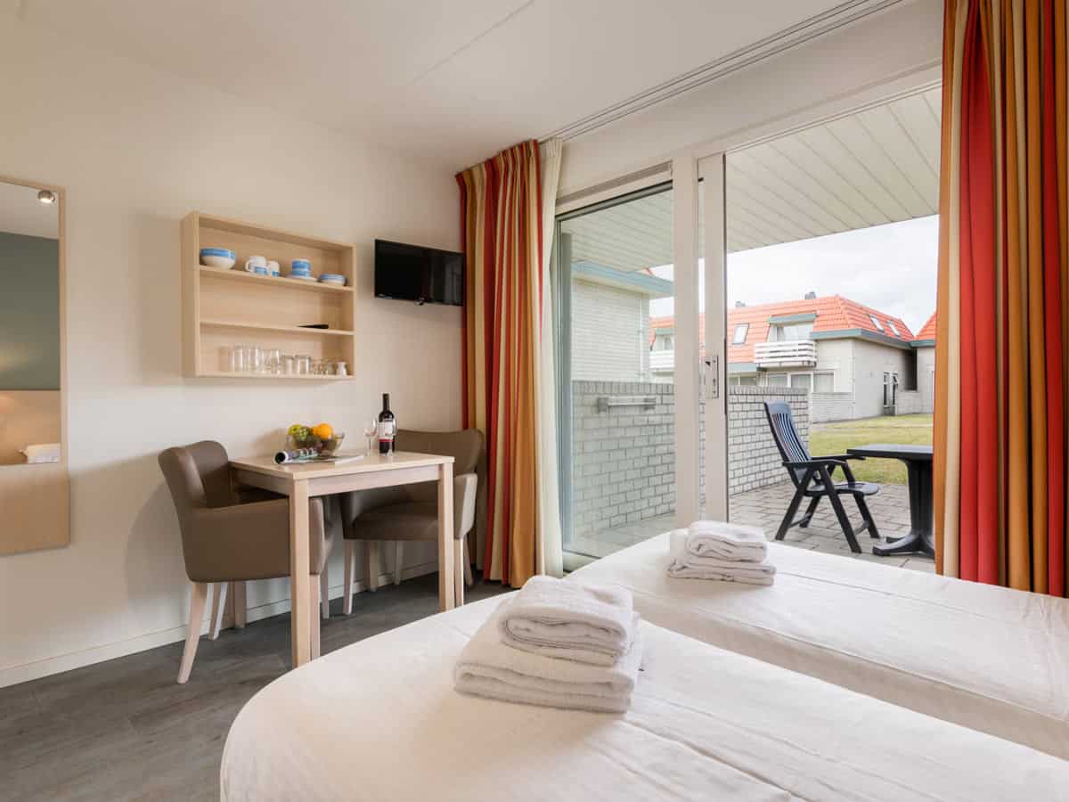 Impressie van de inrichting van A Studio 2 Comfort voor 2 personen bij Roompot Bosch en Zee in De Koog op Texel