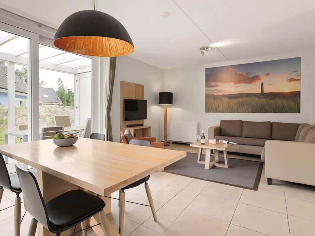 Impressie van de woonkamer in het 4-persoons huisje villa 4EL op Landal Strand Resort Ouddorp Duin