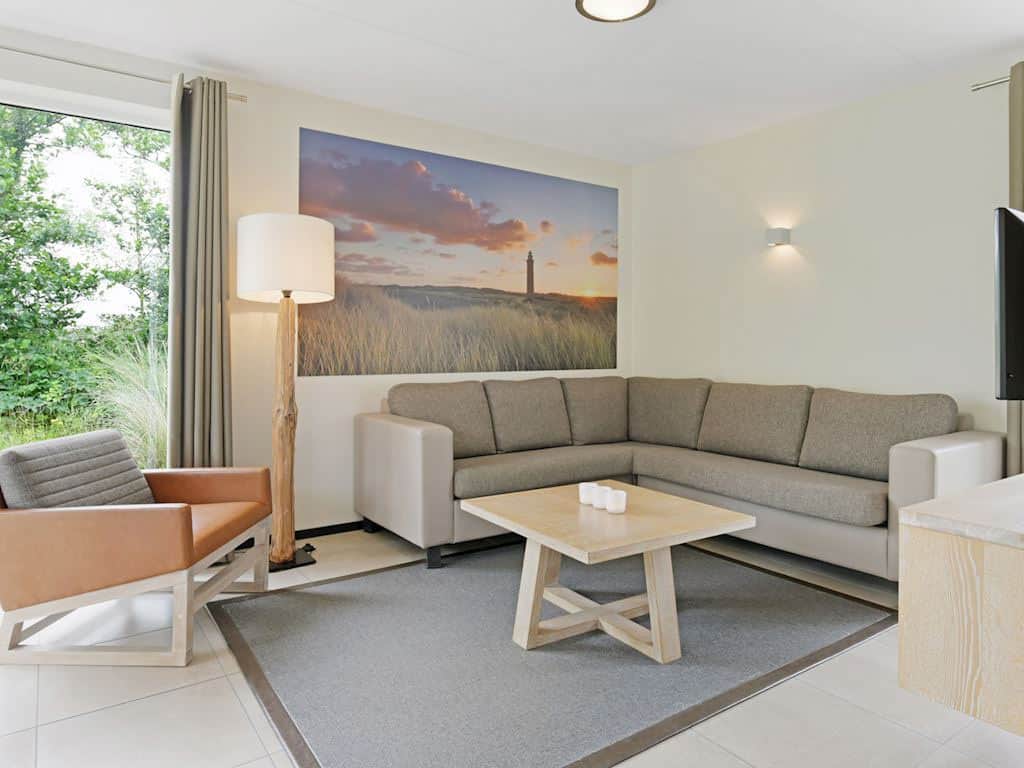 Impressie van de woonkamer in het 6-persoons huisje 6CE op Landal Strand Resort Ouddorp Duin