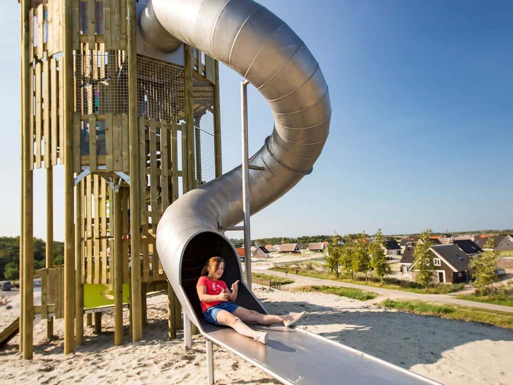 Impressie van de speeltuin op Landal Strand Resort Ouddorp Duin