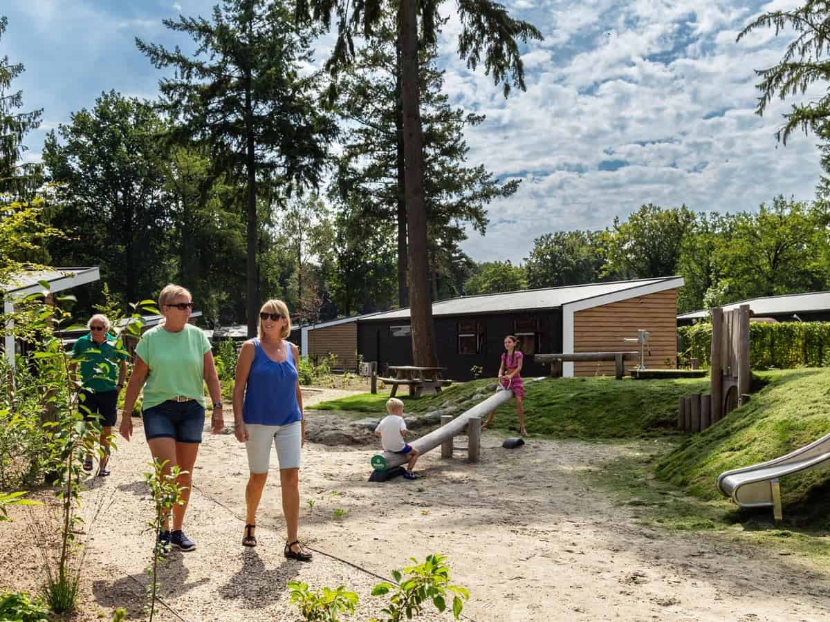 Op TopParken Bospark Ede verblijf je in ene vakantiehuis in Ede, midden in het bos op de Veluwe