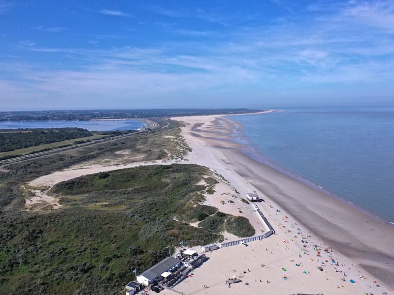 Strand de Banjaard in Kamperland, op loopafstand van de villa's