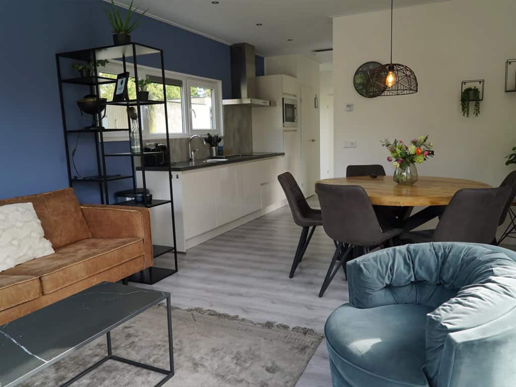 Impressie van de woonkamer van het 4-persoons chalet