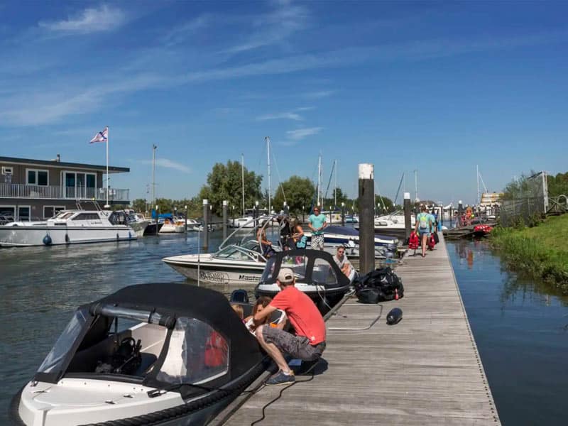 Impressi8e van de haven bij EuroParcs De Biesbosch in Dordrecht