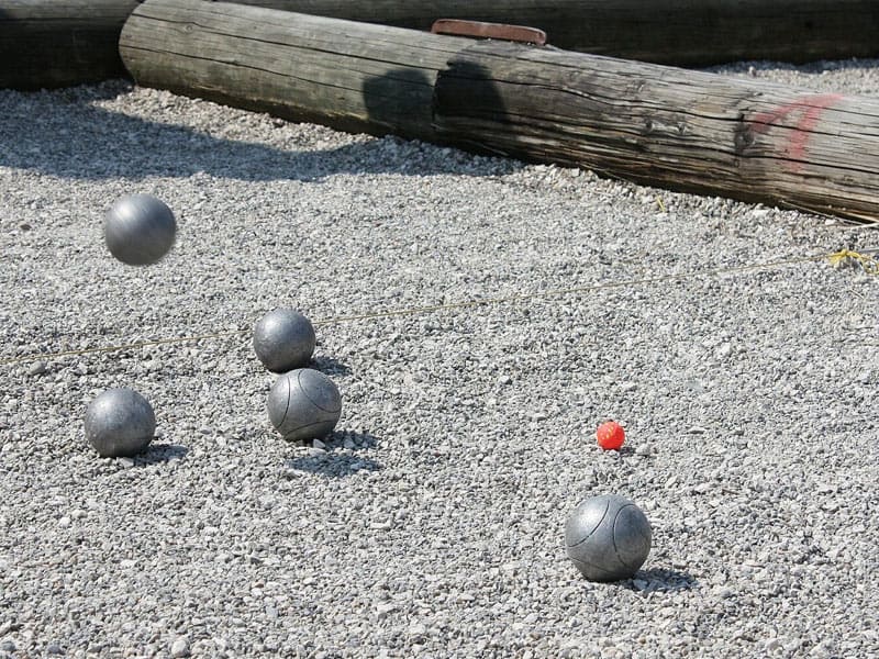 Impressie van de nieuwe jeu-de-boules banen op het park