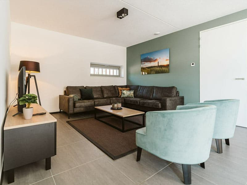 Impressie van de woonkamer in het vakantiehuis Comfort voor 10 personen, op Ridderstee Ouddorp Duin