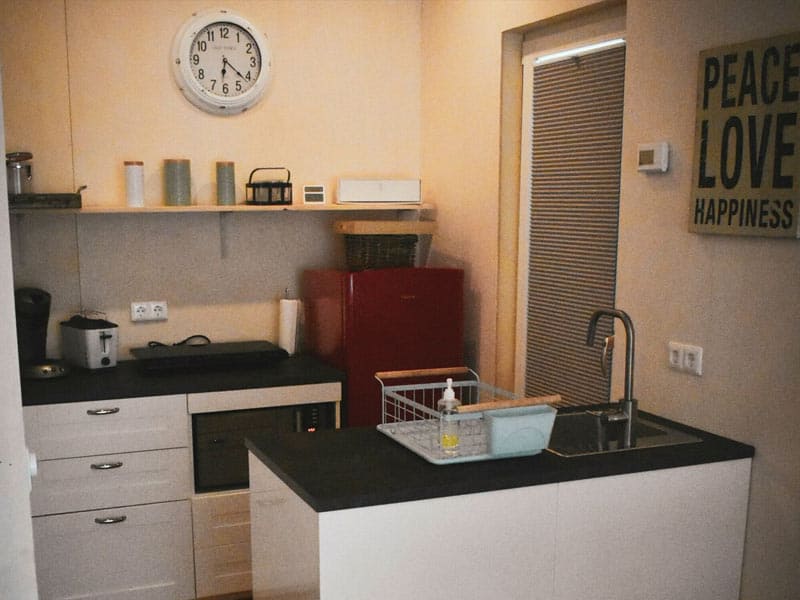 Impressie van de keuken in cabin Grote Stern 32a voor 4 personen, op vakantiepark de Klepperstee in Ouddorp
