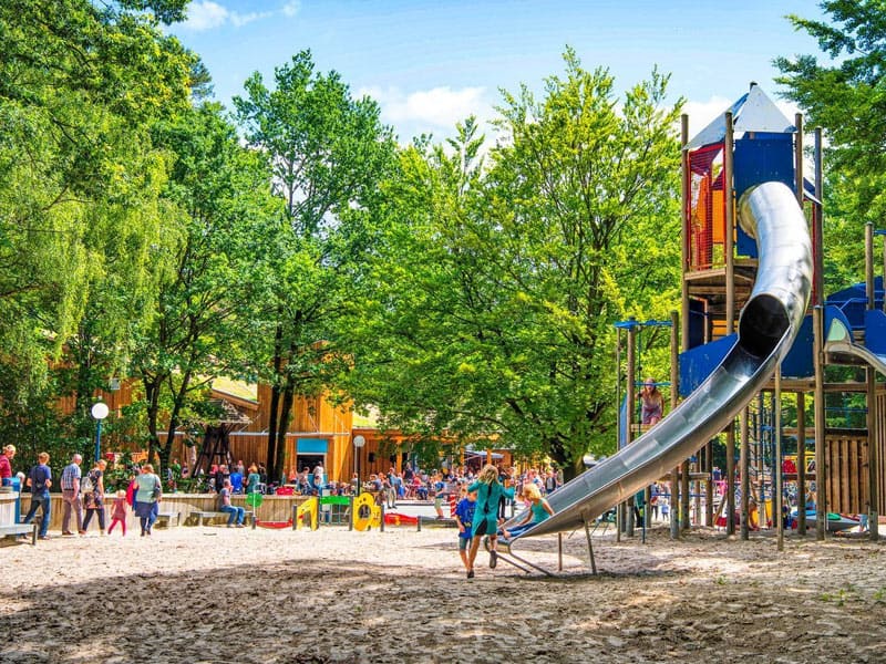 De grote speelplaats op Camping De Berenkuil