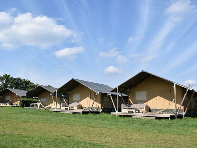 Impressie van de ingerichte tenten op de camping van de Boshoek in Voorthuizen