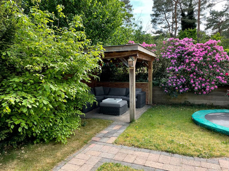 Impressie van het terras bij een 4-persoons bungalow op de Veluwe