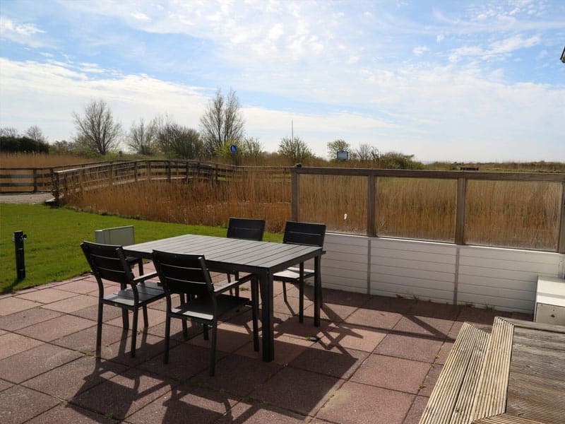 Impressie van het terras bij chalet It Soal voor 4 personen op Soal Beach Resort