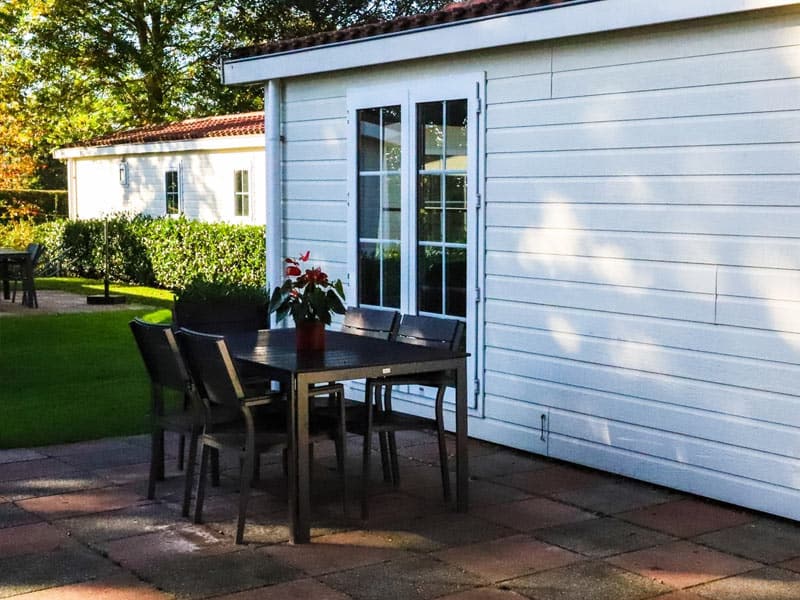 Impressie van het terras bij chalet It Soal voor 5 personen op Soal Beach Resort