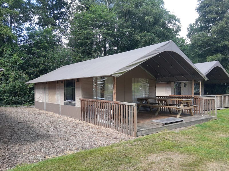 Impressie van de safaritent voor 9 personen Grote Duif op camping Heidepark in Lemelerveld