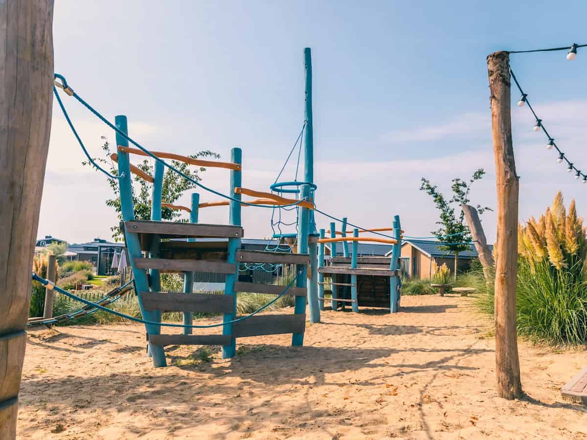 Impressie van de speeltuin op EuroParcs De Kraaijenbergse Plassen in Linden