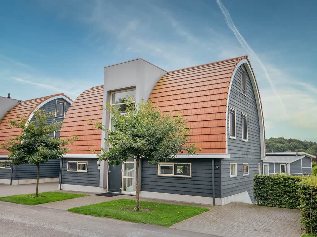 Impressie van de luxe bungalow voor 10 personen met sauna op Summio Waterpark De Bloemert 10L