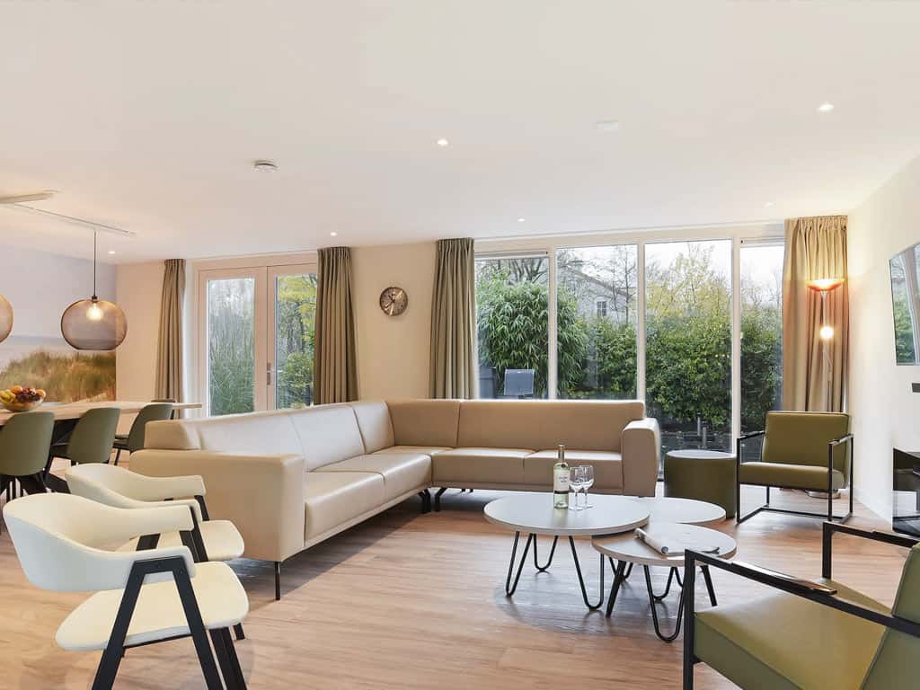 Impressie van de eethoek in de 12-persoons bungalow 12LTS op Summio Parc Port Greve