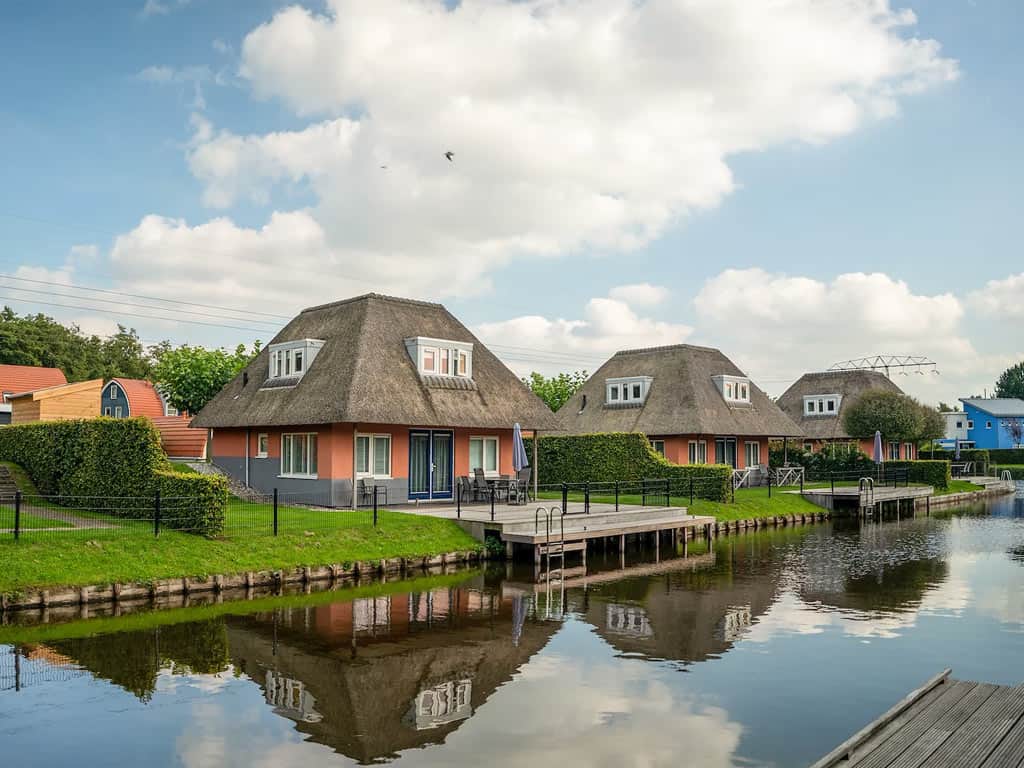 Impressie van de comfort bungalow voor 6 personen op Summio Waterpark De Bloemert 6D6