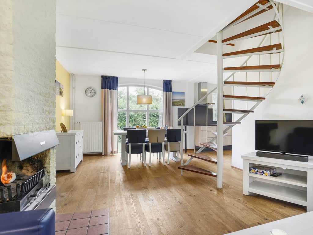 Impressie van de woonkamer in de 6-persoons bungalow 6T op Summio Parc Port Greve