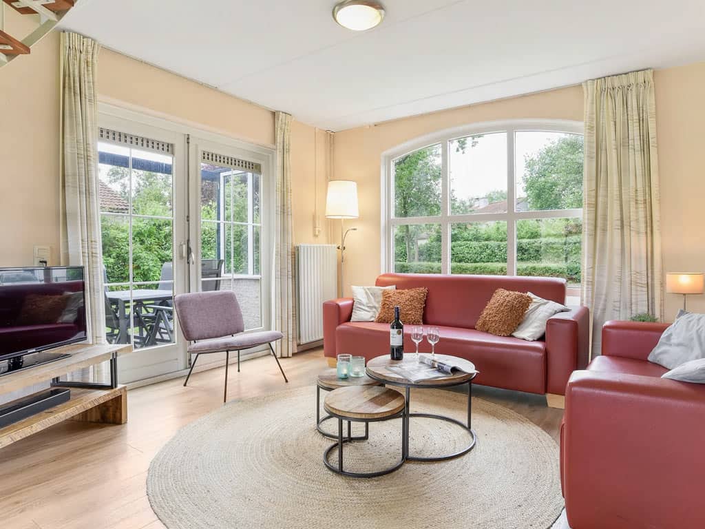 Impressie van de woonkamer in de 6-persoons bungalow 6TA op Summio Parc Port Greve