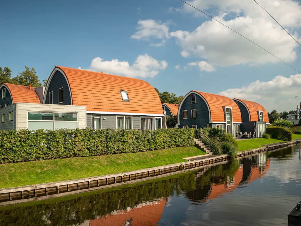 Impressie van de luxe bungalow voor 8 personen op Summio Waterpark De Bloemert 8LZ met privé-zwembad