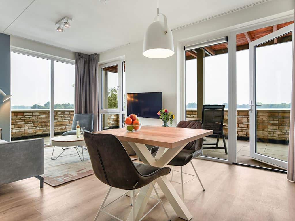 Impressie van de woonkamer in het 2-persoons appartement 2CA op Landal Marina Resort Well