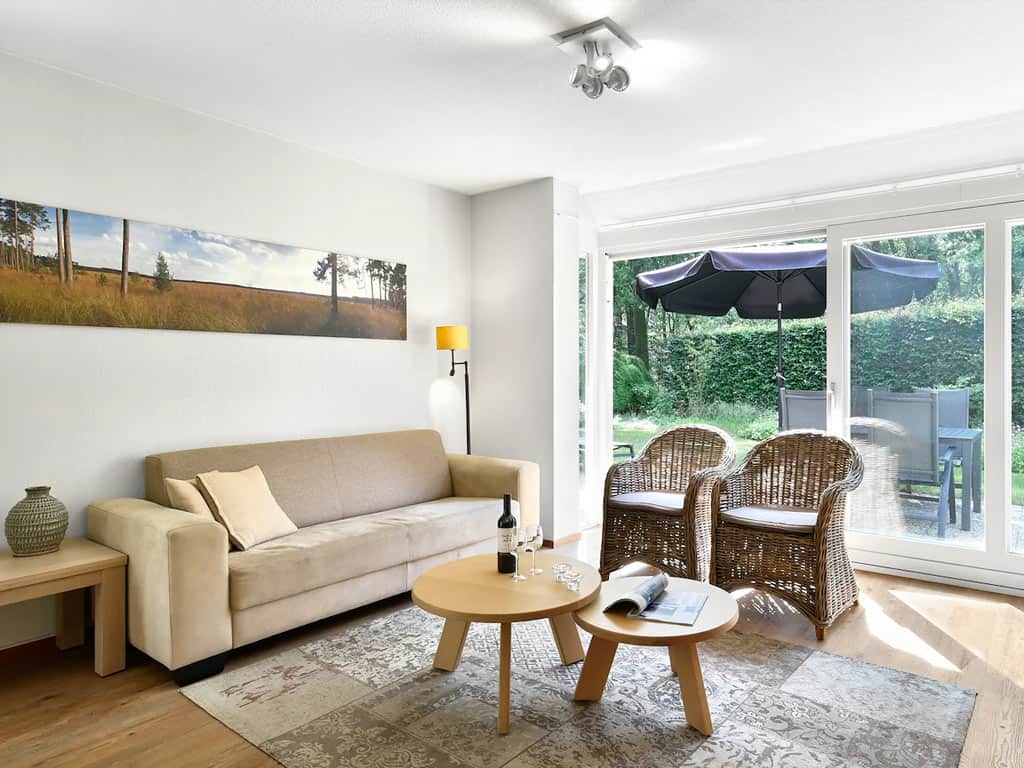 Impressie van de woonkamer in de 4-persoons bungalow op Summio Parc Duc de Brabant 4L1