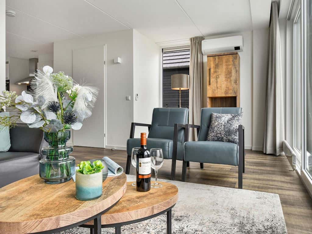 Impressie van de woonkamer in de 4-persoons comfort woning op Landal Waterresort Blocksyl 4CE3