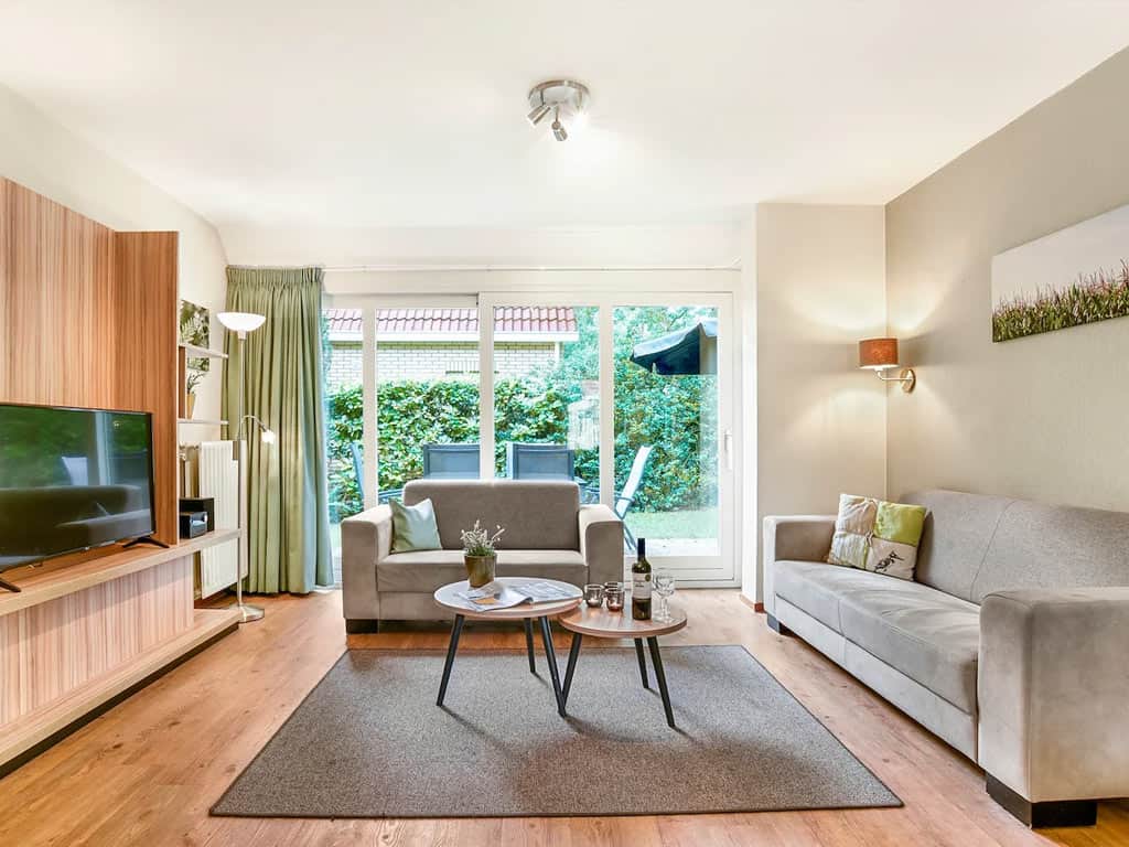 Impressie van de woonkamer in de 6-persoons bungalow op Summio Parc Duc de Brabant 6C1
