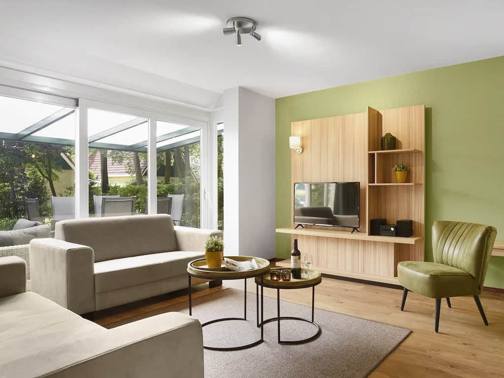 Impressie van de woonkamer in de 6-persoons bungalow op Summio Parc Duc de Brabant 6C2