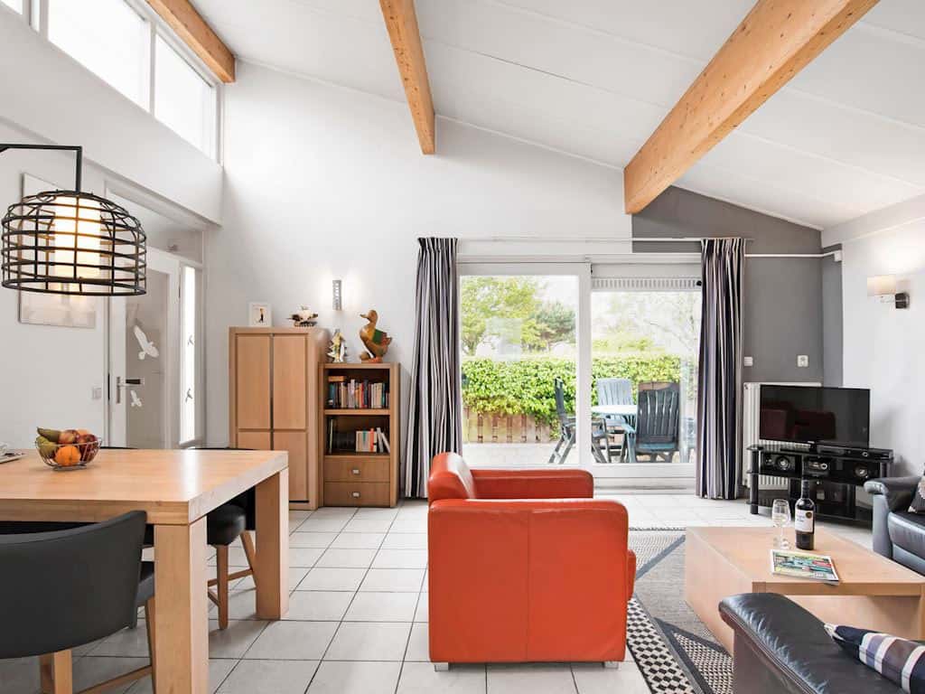 Impressie van de woonkamer in de 4-persoons villa Landal Beach Resort Ooghduyne 4B2