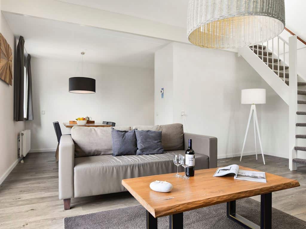 Impressie van de woonkamer in de luxe 4-persoons villa Landal Beach Resort Ooghduyne 4L1