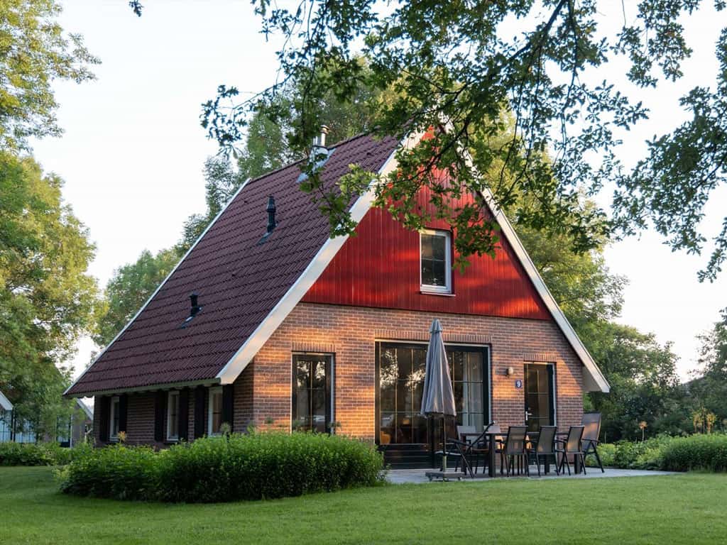 Impressie van de bungalow voor 6 tot 8 personen op vakantiepark De Twee Bruggen in Winterswijk