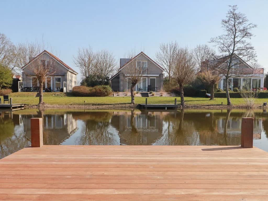Impressie van de 6-persoons bungalow op Beach Resort Makkum Schakel