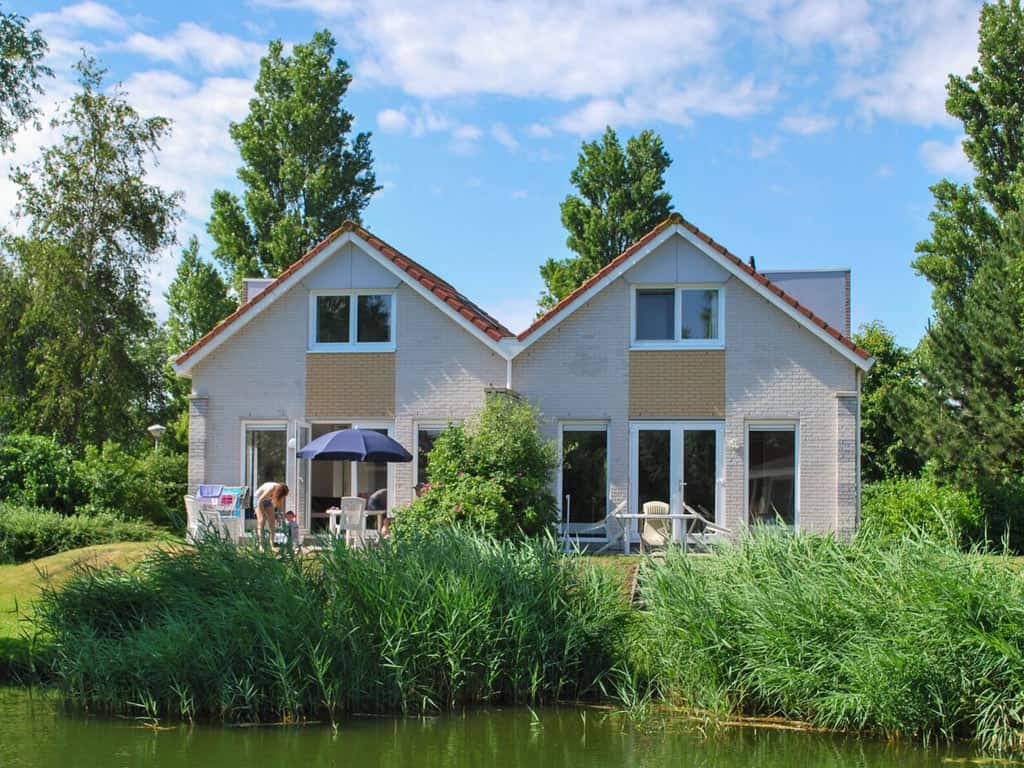 Impressie van de bungalow Schakel+ voor 6 personen op Beach Resort Makkum