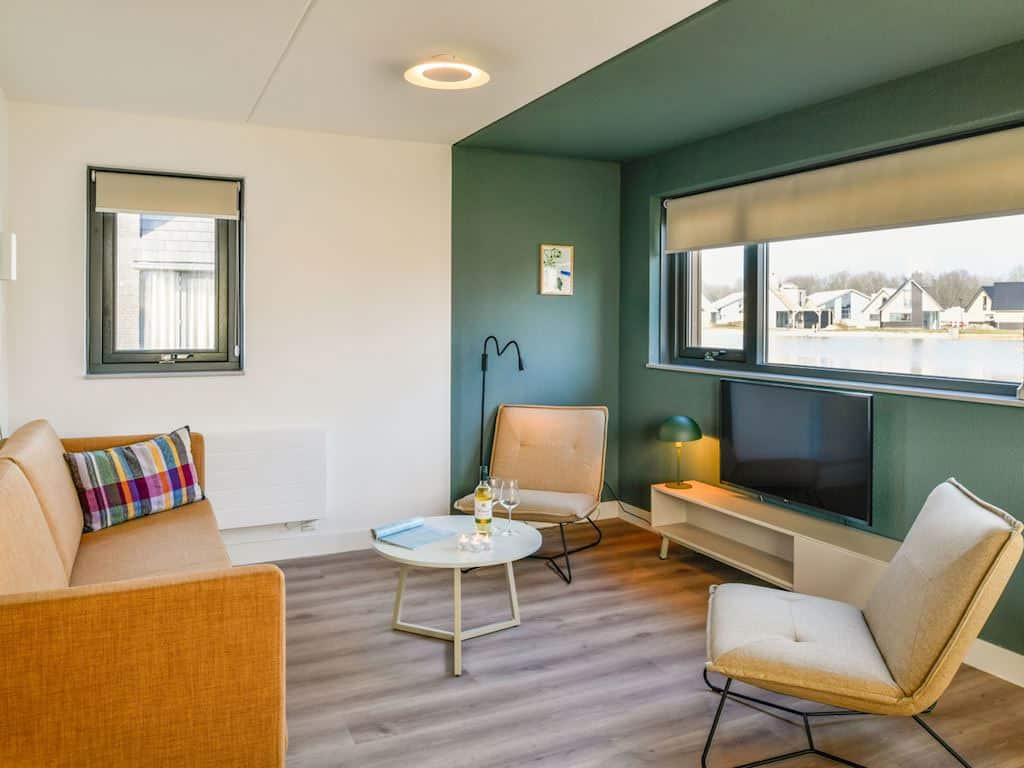 Impressie van de woonkamer in de 6-persoons vakantiewoning op Landal Drentse Lagune 6C